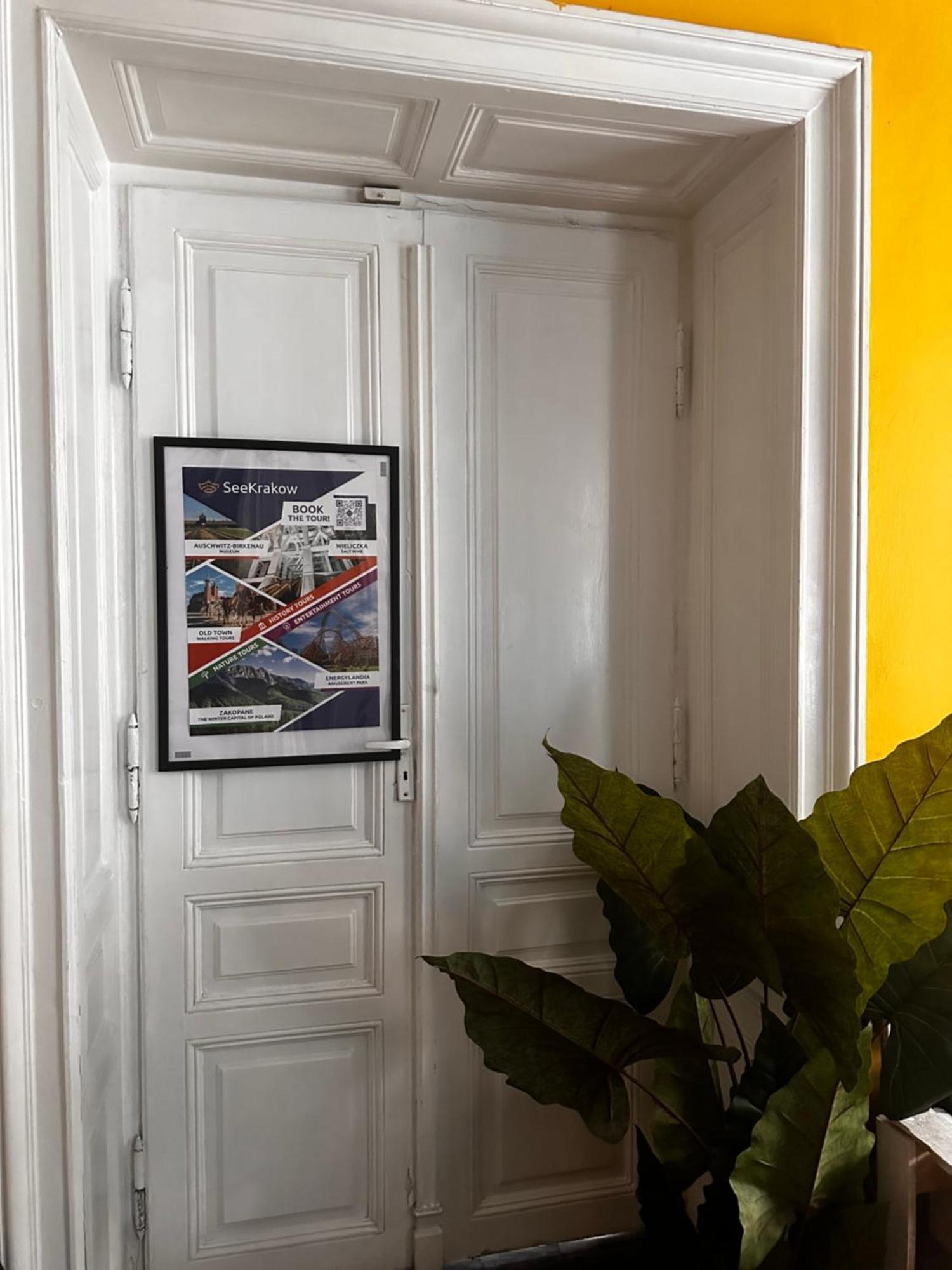 New One World Hostel クラクフ エクステリア 写真