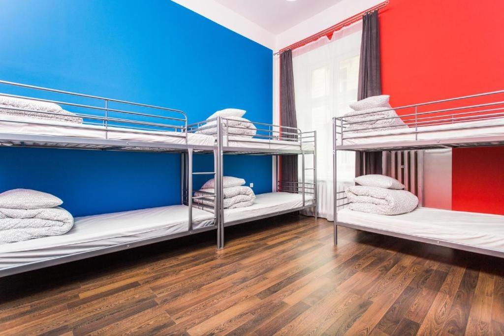 New One World Hostel クラクフ エクステリア 写真